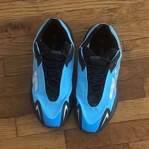 YEEZY BOOST 700 MNVN 'BRIGHT CYAN' size 11.5